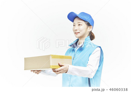 宅配便 配達員 紙箱 46060338