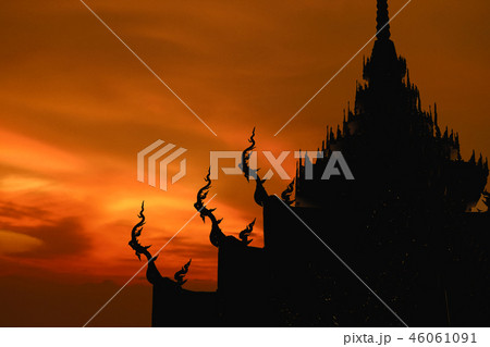 silhouette art on roof Buddhist temple sunset sky 46061091
