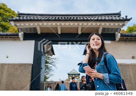 girl standing the entrance of osaka castle 46061349