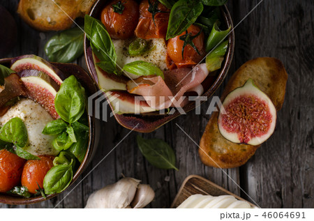 Homemade fresh figs salad with herbs and roasted garlic toast 46064691