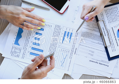 Group of people discuss plan at cafe 46066863