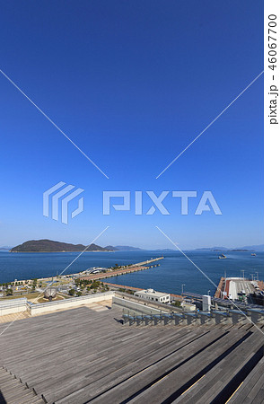 サンポート高松から見る高松港と備讃瀬戸 46067700