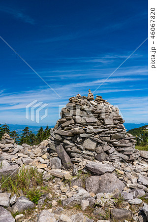 長野県 美ヶ原高原 牛伏山の積石の写真素材