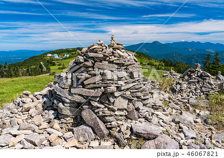 長野県 美ヶ原高原 牛伏山の積石の写真素材