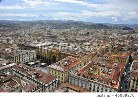 ジョットの鐘楼からフィレンチェ市街地、レプリカ広場を見下ろす 46069876