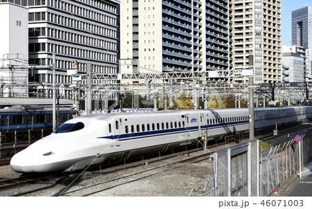 日本の東京都市景観 新幹線や田町駅ホームなどを望む 日本の東京都市景観 新幹線や田町駅ホームなどを望む 46071003