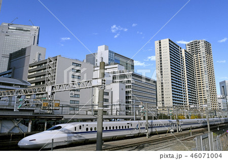 日本の東京都市景観 新幹線や田町駅ホームなどを望む 日本の東京都市景観 新幹線や田町駅ホームなどを望む 46071004