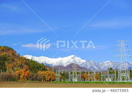 変電所と雪の谷川岳 46075905