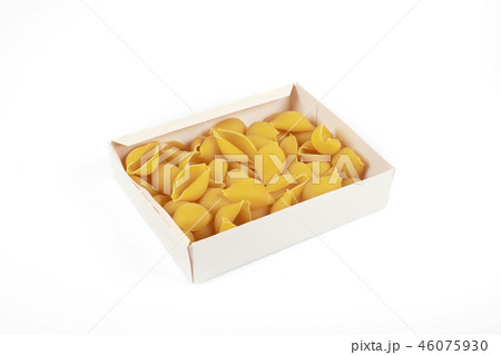 uncooked conchiglioni pasta shells in box , isolated on a white background. 46075930