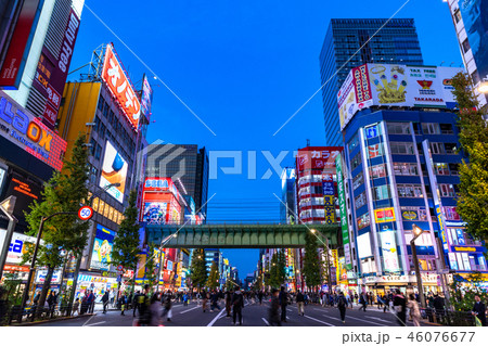 《東京都》秋葉原の夜景・歩行者天国 《東京都》秋葉原の夜景・歩行者天国 46076677