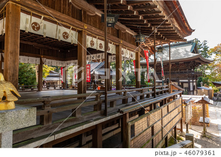 拝殿と楼門　 日牟禮八幡宮 46079361