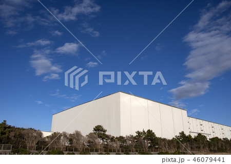 青空に建つ物流センター 青空に建つ物流センター 46079441