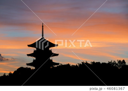 塔と夕焼・・５ 46081367