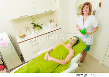 Woman having algae mud mask on face 46085988