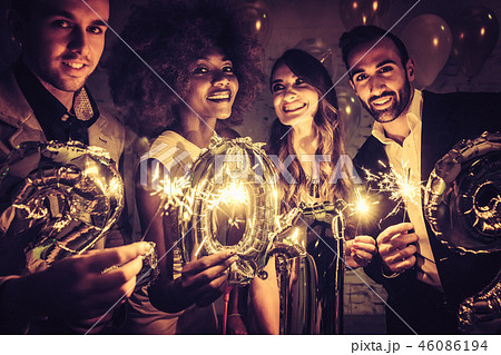 Group of party people celebrating the arrival of 2019 Group of party people celebrating the arrival of 2019 46086194