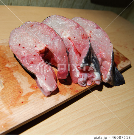 Fresh fish , cut into pieces 46087518