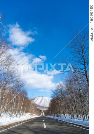 まっすぐに伸びる道  北海道  ドライブ  【冬〜春】 46090480