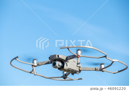 プロペラガードを着けて飛行するドローン　MAVIC2 Pro　 46091220