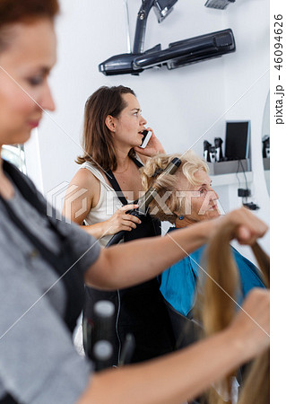 Hairstylist having phone conversation 46094626