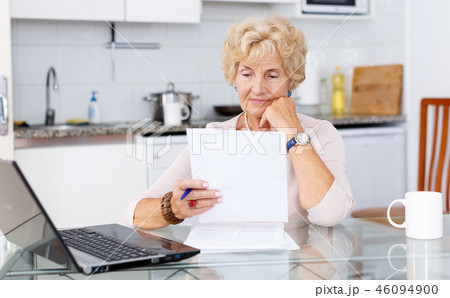 Woman filling up documents Woman filling up documents 46094900