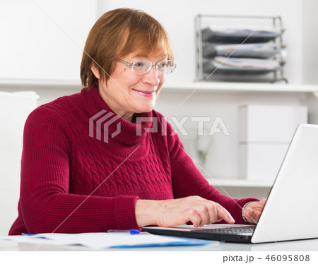 Woman working productively 46095808