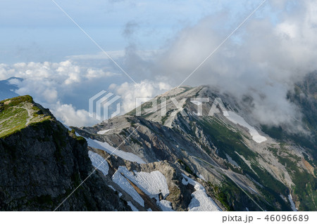 雲湧く稜線 46096689