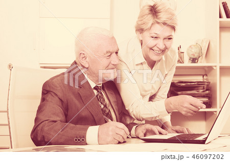 Manager and secretary working 46097202