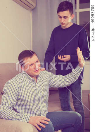 Adult son is wanting talking with his father after conflict 46097709