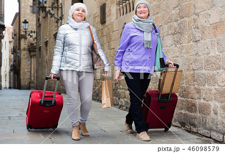 Senior ladies tourists walking around city Senior ladies tourists walking around city 46098579