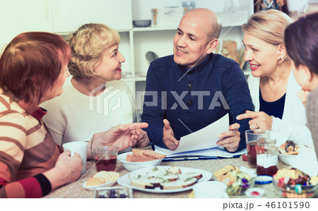Mature friends are talking about documents 46101590