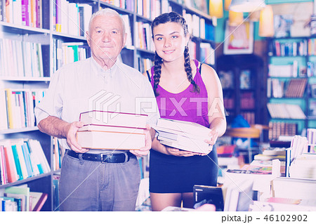 Old man with granddaughter are demonstrating their purchases 46102902