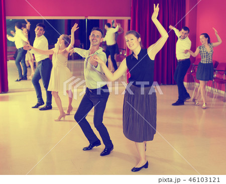 People dancing samba in pairs 46103121
