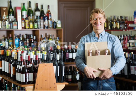 customer holding carton box with wine bottles customer holding carton box with wine bottles 46103250