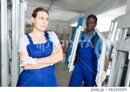 Two masters are conflicting in time working with window frame 46103504