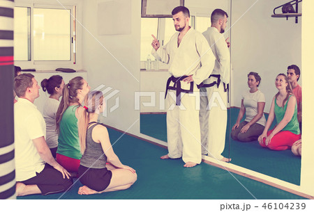 Coach for karate to instruct for beginners 46104239