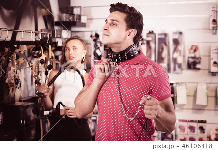 young people choosing collar and lash 46106818