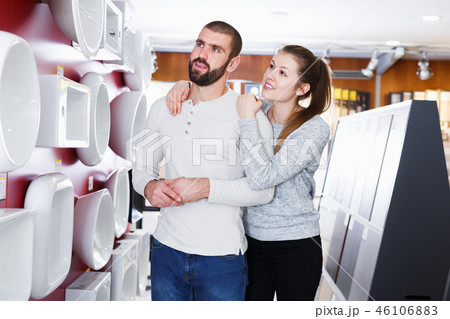 couple choosing bathroom sink 46106883
