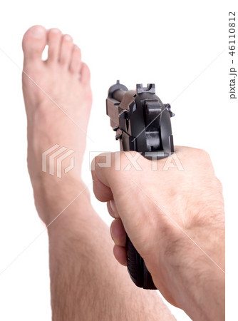 Man shooting himself in the foot 46110812