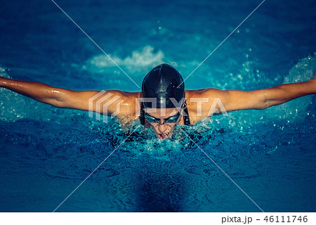 Female swimming front crawl. 46111746