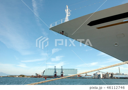 大型クルーズ船の船首 46112746