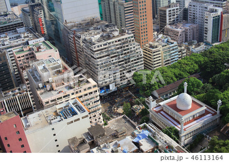 Chinese-style building and mosque tower in Kowloon Chinese-style building and mosque tower in Kowloon 46113164