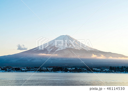 Mountain Fuji San at  Kawaguchiko Lake. 46114530