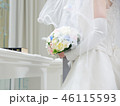 ウェディングドレスとブーケ 46115593