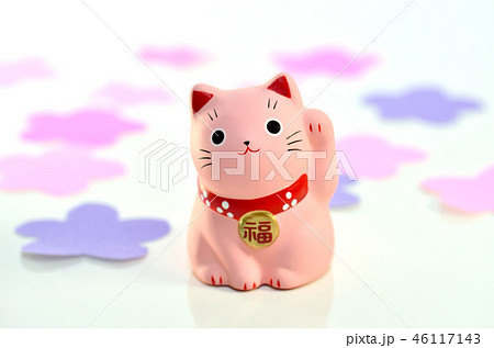 恋愛運を招く招き猫 ピンクの招き猫 女性のイメージの写真素材