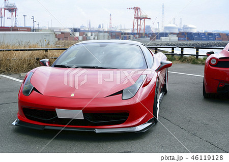 赤い高級スポーツカー 46119128