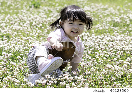 かわいい1歳半の女の子の写真素材