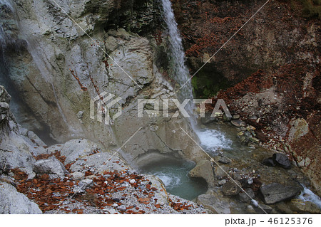川原毛大湯滝の風景（秋田県湯沢市） 46125376