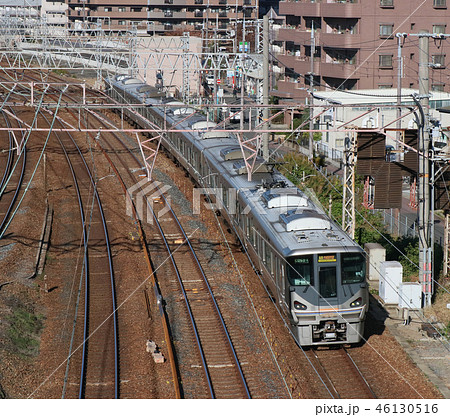 加島付近を走る225系電車 加島付近を走る225系電車 46130516