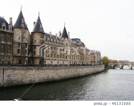 Paris1区コンシェルジュリ外観セーヌ河岸 Paris1区コンシェルジュリ外観セーヌ河岸 46131088