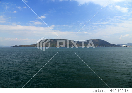 フェリーから見る屋島 フェリーから見る屋島 46134118
